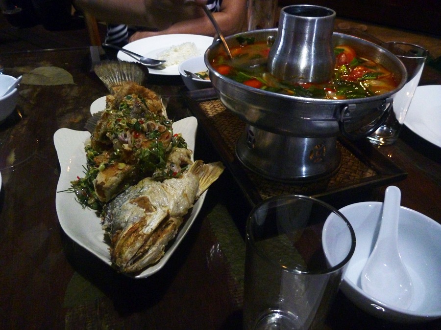  [center]ปลากะพงที่ตกได้ ให้ครัวทำเป็นปลากะพงทอดสมุนไพร อาหารฟิวชั่นไทย-ฝรั่ง สูตรเหมือนมีมายองเนสผส