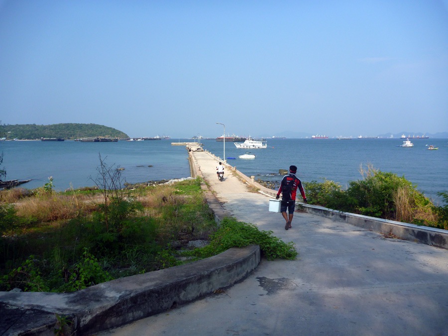  [center]ในความโชคร้าย ยังมีโชคดี คลื่นลมเข้าปะทะด้านหนึ่งตรงๆเต็มๆ อีกด้านย่อมต้องสงบ[/center]