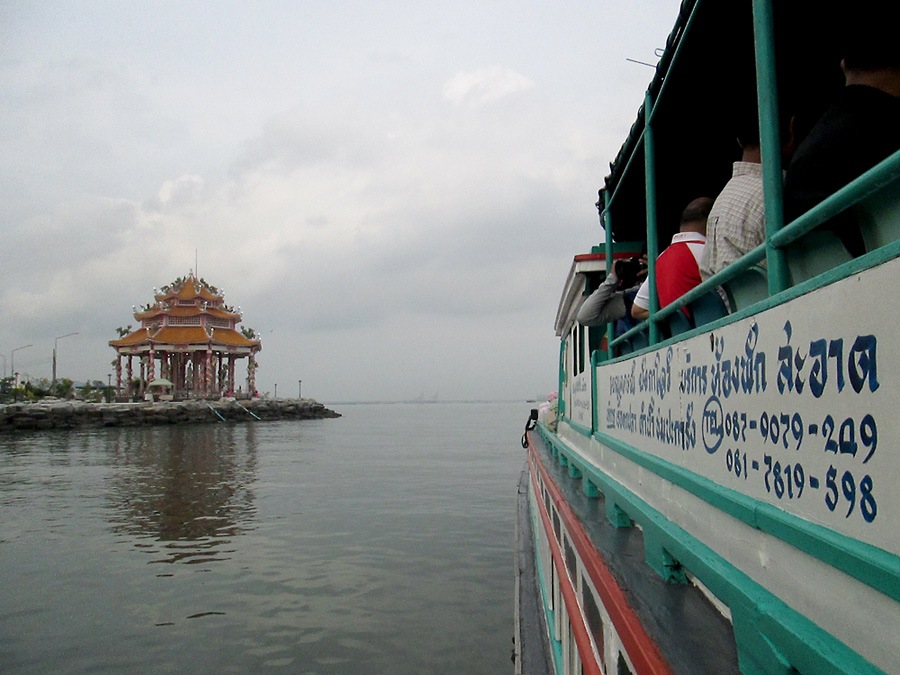 
 [b]เรือโดยสารที่นี่ไม่เคยสาย 7 โมงตรงเป๊ะก็ออกจากท่าทันที[/b]