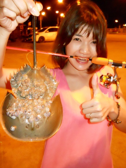 อิอิ ขอท่านี้หน่อย  :laughing: :laughing: