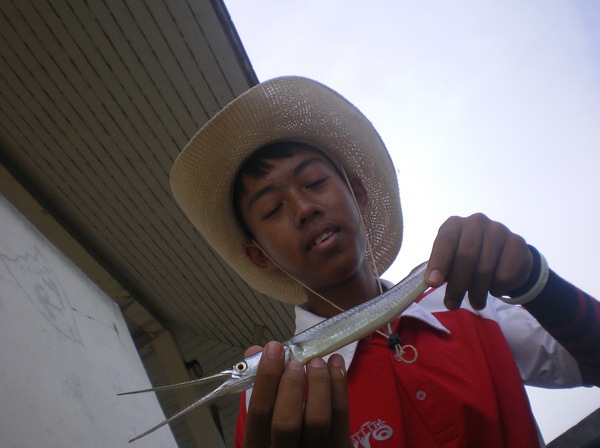 อะหลับตาอีก -3-
. . ..  . . . . . .. . . . . 
มันบอกว่าได้ปลาเสือพ่นน้ำ 4 ตัวกะจะเอามาให้ดูแล้วแต่