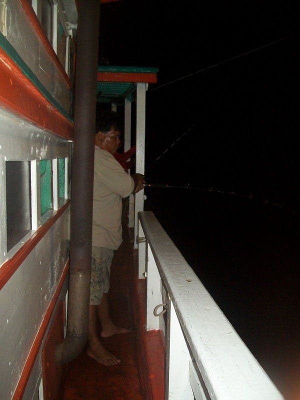 กลางเรือน้าเอดดยปลาเหมือนกันครับ  :grin: