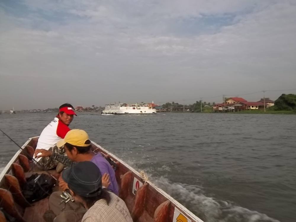  [b]เรือลำนี้ใครลงเจ้าพระยาต้องเจอ สวนกันทีต้องชลอเพราะเรือพี่แกสร้างคลื่นแรงมาก[/b] :grin: :grin: :