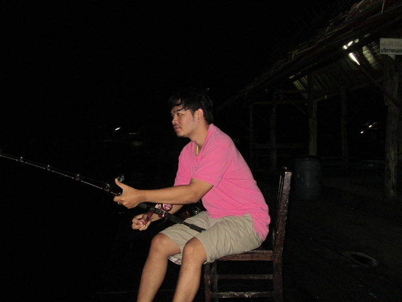 เพื่อนกิตลุกขึ้นมาเย่อปลาแล้ว คิดว่าหลับไปซะแล้ว :sleep: