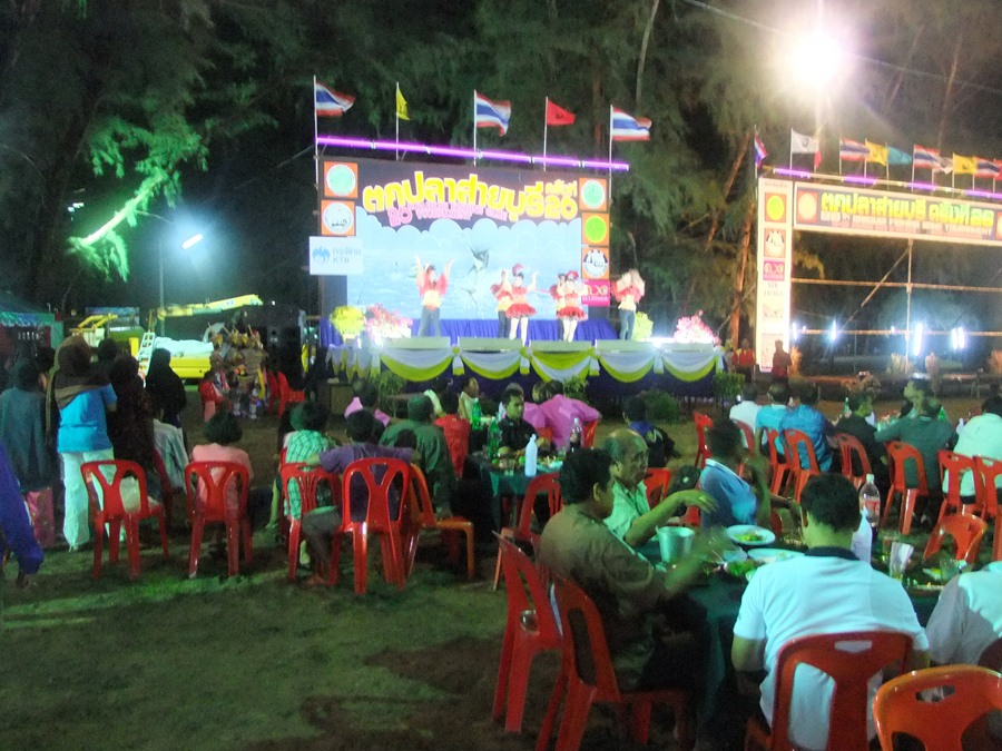   บรรยากาศในงานเลี้ยงต้อนรับ ในคืนแรกมื้อแรกครับ :cheer: