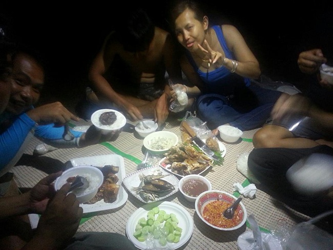  [center]บรรยากาศช่วงอาหารมื้อดึก[/center]