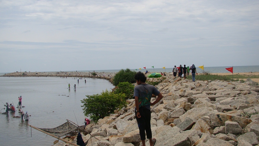   บรรยากาศในการแข่งขันตกปลาชายหาด สวยงามน่าสนใจมั๊ยครับ :laughing: