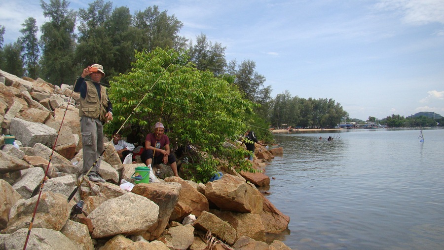   บรรยากาศในการแข่งขันตกปลาชายหาด สวยงามน่าสนใจมั๊ยครับ :laughing: