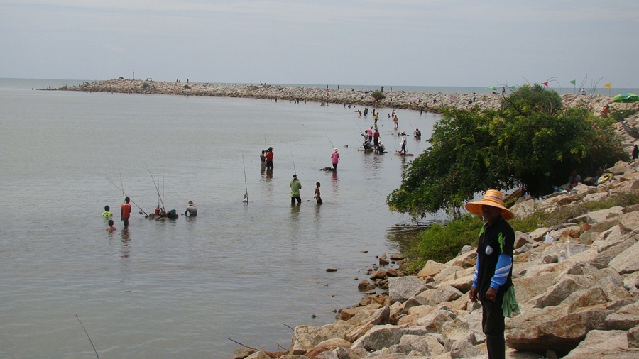   บรรยากาศในการแข่งขันตกปลาชายหาด สวยงามน่าสนใจมั๊ยครับ :laughing: