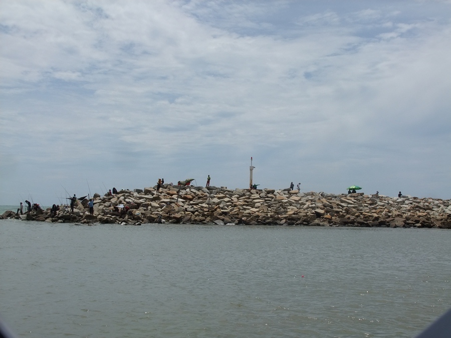   บรรยากาศในการแข่งขันตกปลาชายหาด สวยงามน่าสนใจมั๊ยครับ :laughing:

ถ่ายจากเรือที่ไปเก็บรูปในทะเลต