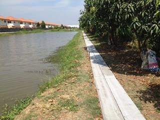 ปูแผ่นทางเดินแล้ว ส่วนอื่นยังไม่ค่อยเรียบร้อยต้องขออภัยด้วยจ้ะ เปิดเป็นทางการประมาณเดือนตุลานี้จ้ะ :