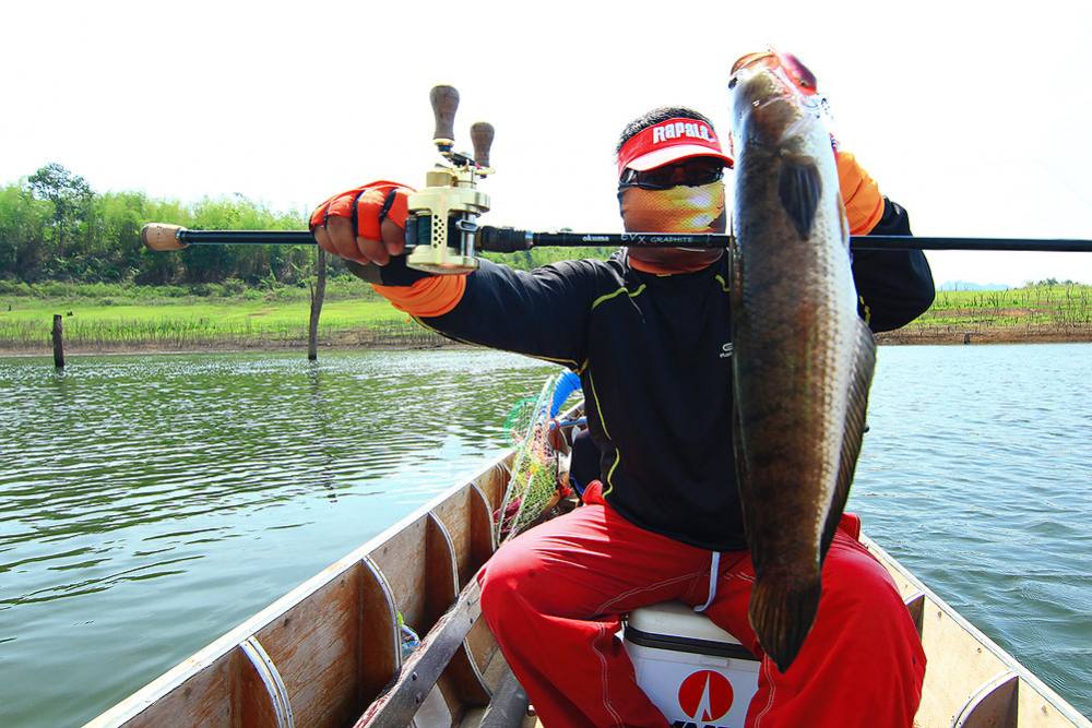 ++อีกสักรูปกับคัน...OKUMA รุ่น EVX IM8 ยาว6'6" ตอนนี้กลายเป็นคันที่อ่ำนำออกทริปตลอดแล้วครับ... :ch
