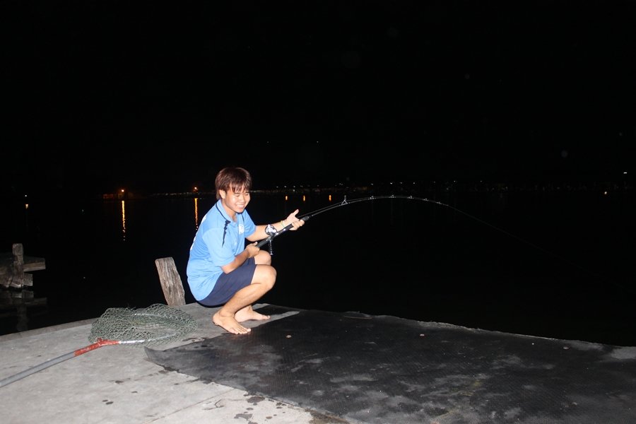มาถึงอัดปลาก่อนเลย   :laughing:
