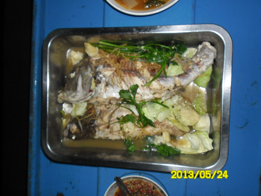 อาหารมื้อเย็นครับ ปลาสร้อยฯกัปลาบเก๋านึ่ง
 :umh: :umh: :umh: