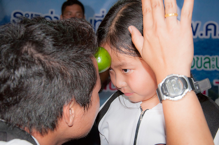 สู้เค้าน่ะลูก เดี๋ยวป๋าไปคอยดูแม่ก่อน :laughing: :laughing: :laughing: :laughing: :laughing: :laughi