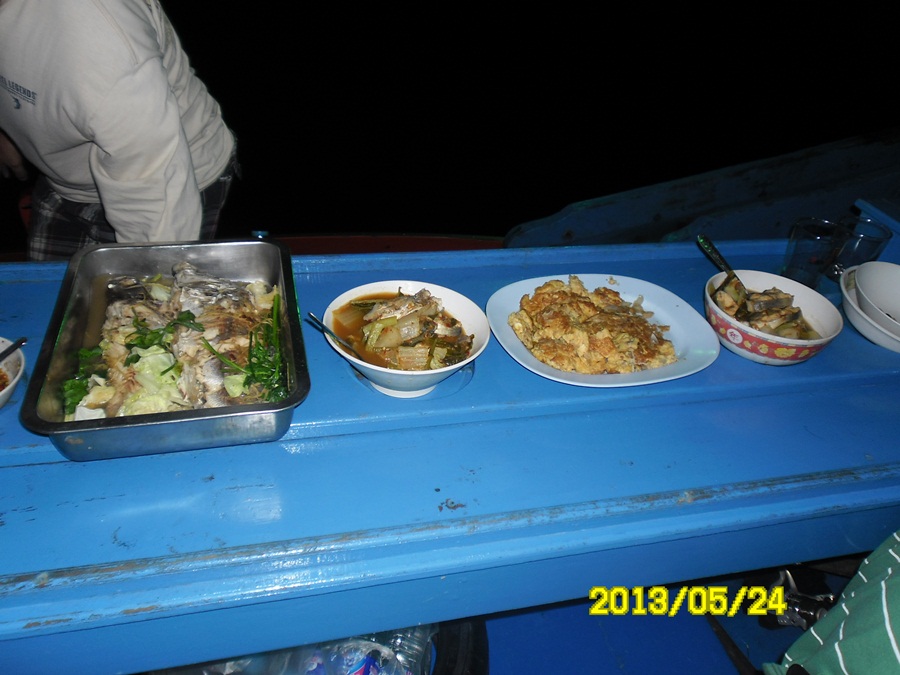 อาหารมื้อเย็นครับ :umh: :cheer: :umh:
