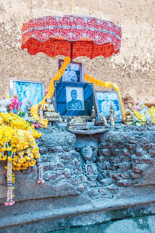 ไหว้พลวงพ่ออุตตมะกันก่อนเพื่อศิริมงคล :grin: :grin: :grin: :grin: