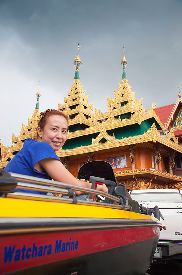 เดี๋ยวนั่งเรือแห่รอบวัดสามรอบให้เอาป่ะ :laughing: :laughing: :laughing: :laughing: :laughing: :laugh