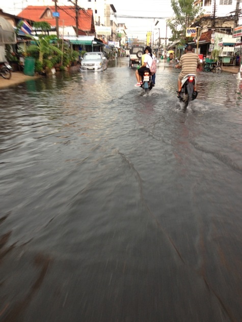 ทริปแรกครับ ฝนตกท่วมเลย ยังไงก็ต้องออก เสียนตกมากกว่ากลัวฝน อิอิ

 :laughing: :grin: