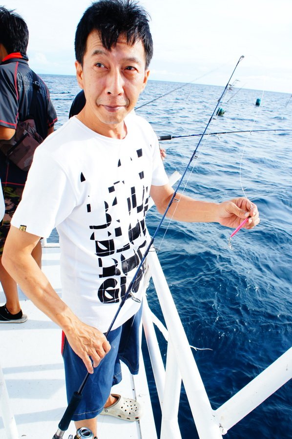กำลังจะโชว์ สเต๊ปจิ๊กแบบเทพๆ ให้น้องๆดู

สุดท้าย เงียบกริ๊ป........

555555555555+