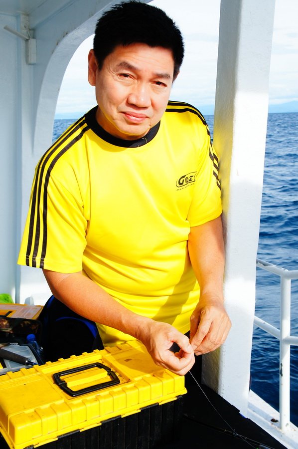 ผมเดินถ่ายรูปรอบเรือแล้ว  นักเลงคลองถมยังชิวๆ อยู่เลย