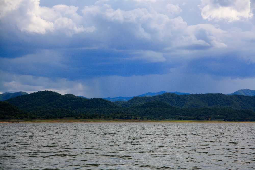 ฝนตกทางต้นน้ำครับ ที่นี่ตกหนักทุกเย็นเลย แต่ทางเขื่อนยังปล่อยน้ำเยอะอยู่เลย
 :ohh: :ohh: :ohh: :ohh