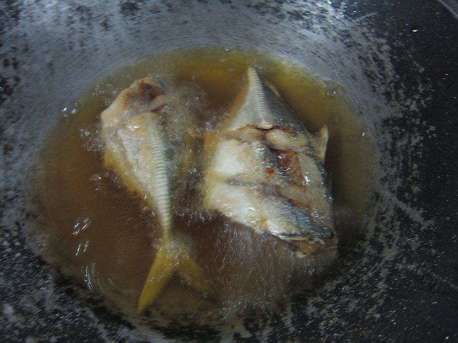 ปลาสดๆทอดกรอบๆ  แค่นี้ก็อร่อยแล้ว :umh: :umh: