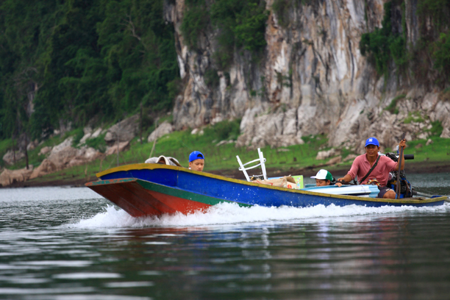 

       ระหว่างทางเจอเรือ ว่าง ๆ  เก็บภาพ