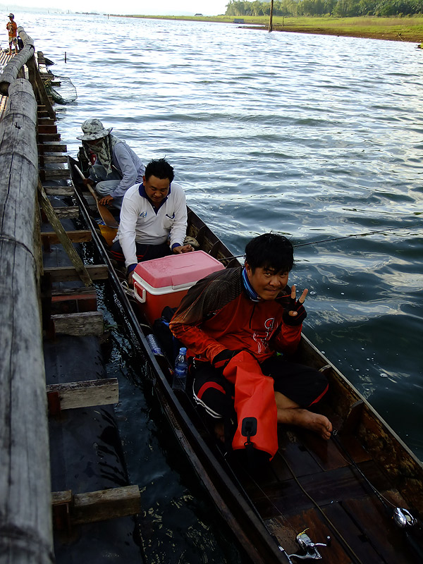 [b]เป็นเรือลำของ น้ายุทธปลายาง2กับน้าไมตรีแอคชั่นลัวร์ ครับ เดี๋ยวเรามาดูกันว่า มีปลามาโชว์ไม๊ครับ อ