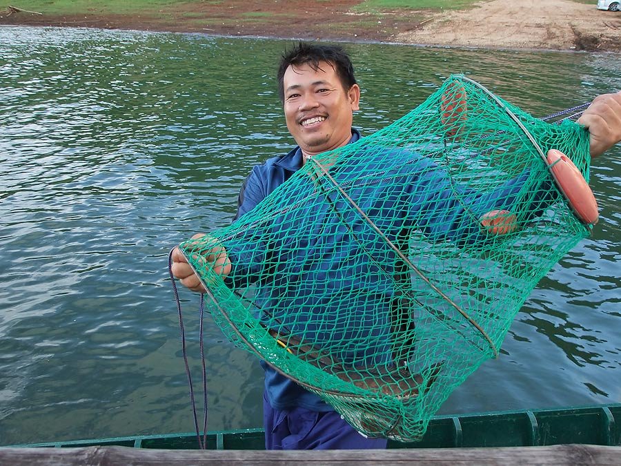 [b]ผลปรากฎว่า เรือลำของ น้าหนุ่มปลายางกับน้าต๋องปลายาง ได้ปลาช่อนรวมทั้งหมด สี่หน่วยครับ รอดชัวร์ อิ