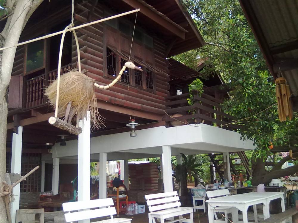 บริเวณบ้านที่ป้าให้เช่าครับ :laughing: :laughing: :laughing: :laughing: