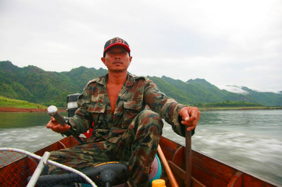 ทหารมาขับเรือให้เหรอเนี่ย งง เลย