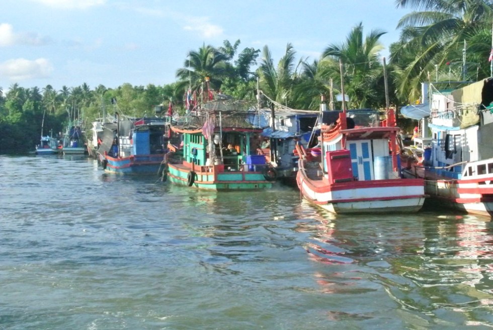  :smile:เดินทางกันเลยครับ :smile:
 :smile:ต้องวิ่งเรือกันยาวไปเกาะกูดเลยเพราะแถวสลักเพชรไดร์ไม่ได้น