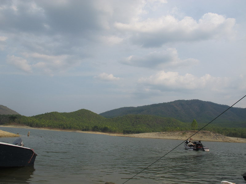 หันหัวเรือมุ่งหน้าเข้าหมายหายเข้าไปในซอกหลืบเขา


ปล.ผมไม่ได้รูปจากกล้องตัวที่อยู่ในเรือแบสเลยไม่
