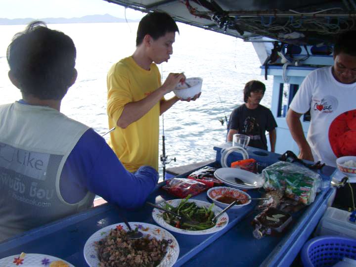 มื้อแรกกับอาหารบนเรือ