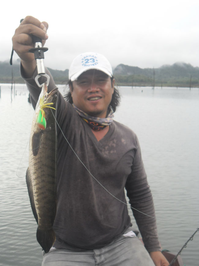 กำหลาบด้วยอาวุทธของเขาเอง กบ วิทย์ 007 แน่นอนจริงๆ :laughing: :laughing: :laughing: :laughing: :laug
