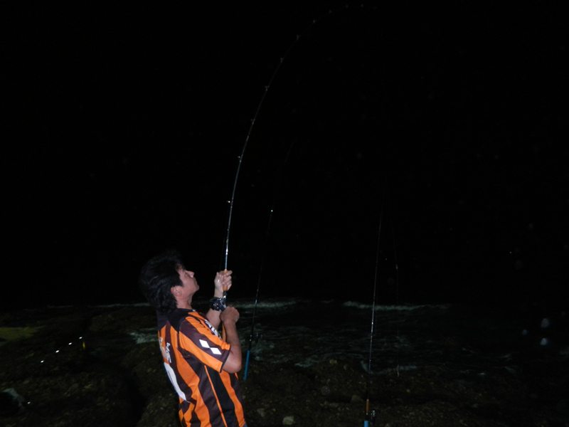 ขออภัยครับ..มาช้าไปนี๊ดนึง  ( กลับบ้านเปียกฝนก็เลยอาบน้ำอาบท่า เปลี่ยนเสื้อผ้า นั่งทานข้าว..อ้าวฝนหย