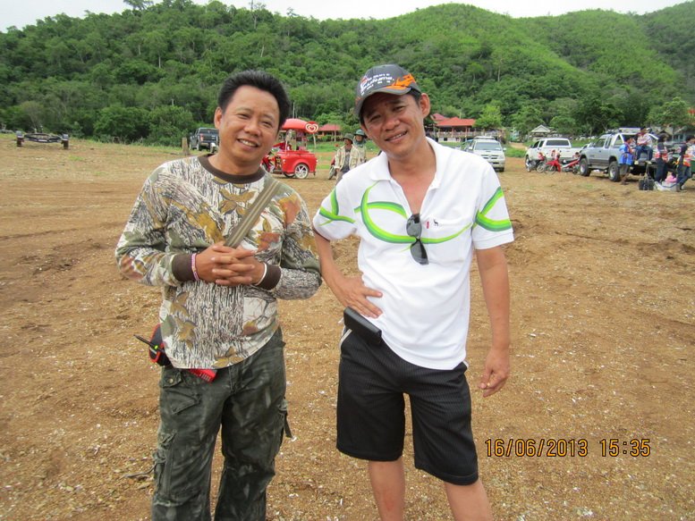 2 พี่น้องรักกันดีจัง..........................ปีขอเข้าแมว 9 ชิวีตตตตตตตต
 :love: :love: