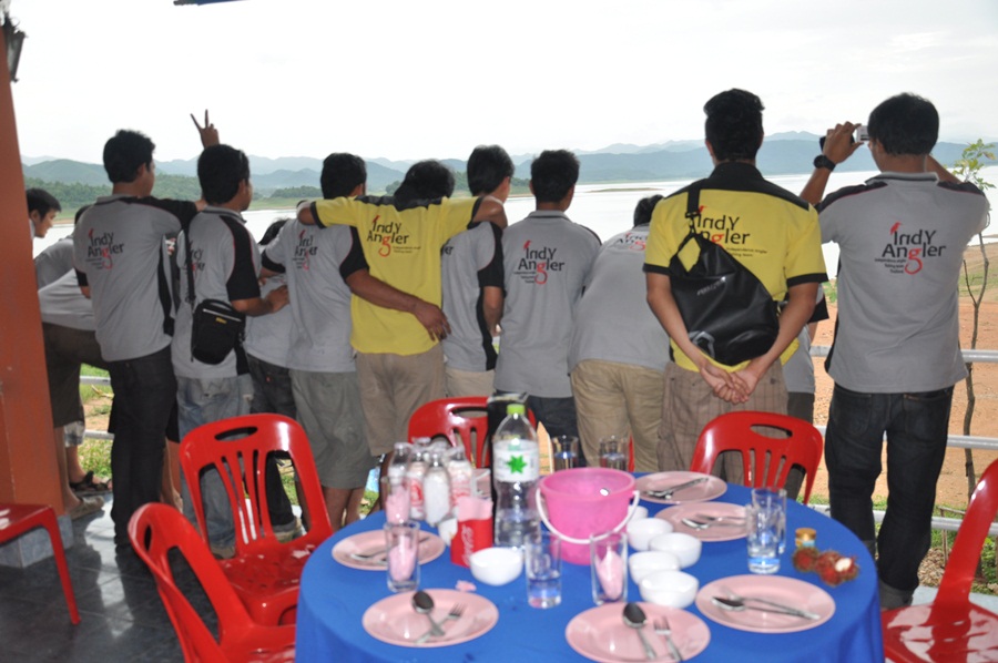 เบื้องหลังความสำเร็จแต่เบื้องหน้าอยู่กับใคร  อยากเห็นหน้าหล่อๆๆ :cheer: :cheer: :cheer: :cheer: :che