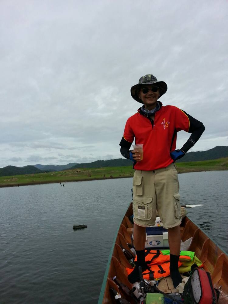ถ่ายรูปกัปตันเรือ..น้าโถงครับ โปรสายตี จิบ ประจำทีม..555