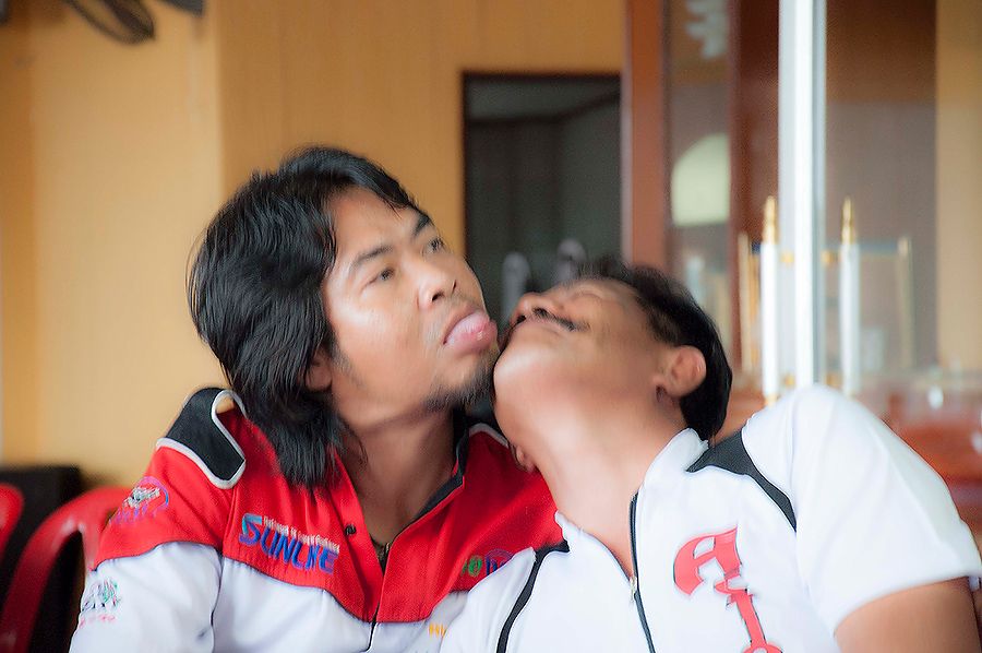 เย้ยยยยยย......ยังไม่มืดเลย เริ่มหื่นกันแล้วเหรอ :laughing: :laughing: :laughing: :laughing: :laughi