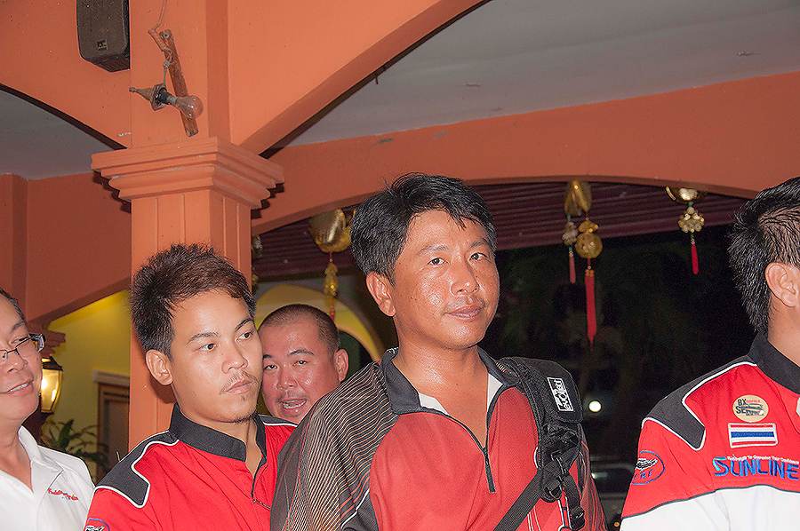 นึกว่าเช้าแล้วน่ะเนี่ย พรอาทิตย์ขึนด้านหลังได้ไงหว่า :laughing: :laughing: :laughing: :laughing: :la