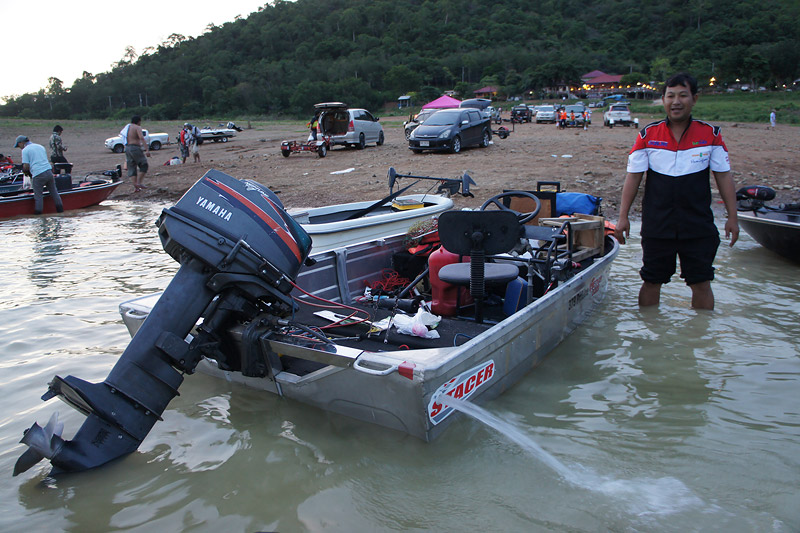[q]เพ่ตู่ Actionlure นิเอง เจ้าของเรือ อยากจะโชว์ปั้มเพิ่งถอยมาใหม่  [/q] :laughing: :laughing: :lau