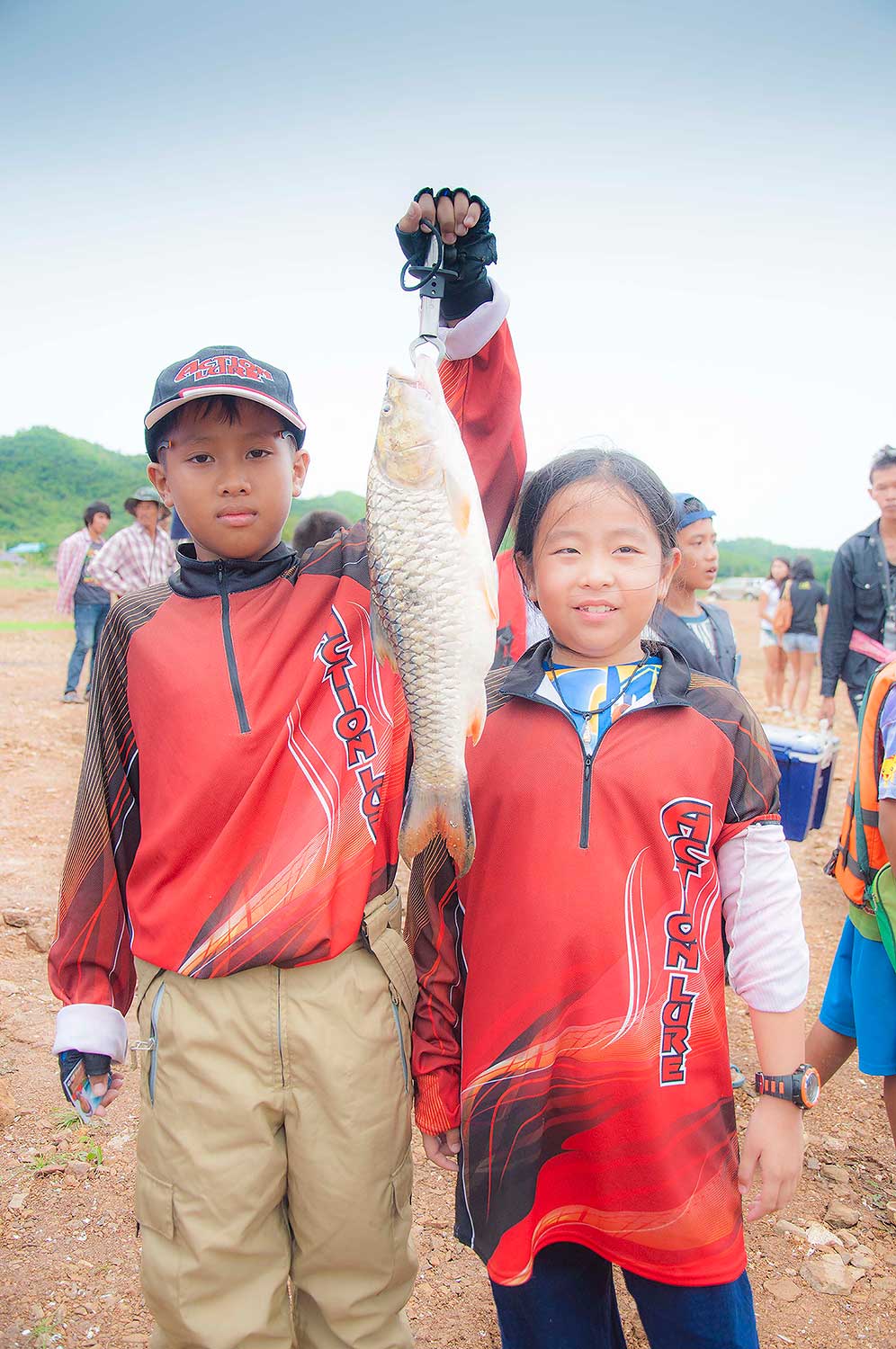 สองดาวรุ่งของทีม Actionlure เก็บภาพคุ่กันหน่อย อนาคตคู่นี้แหล่ะจะมาเขย่าสะเทือนวงการตกปลา :laughing: