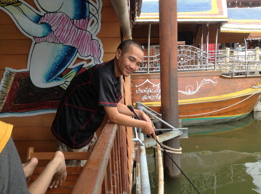 ดูหน้าคนแห้วเต็มๆ ครับ  :laughing: :laughing: :laughing: