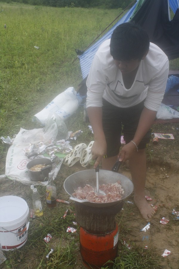 ยังไม่พอตามด้วยหมูทอดน้ำปลาอีกเมนู :love: :umh: