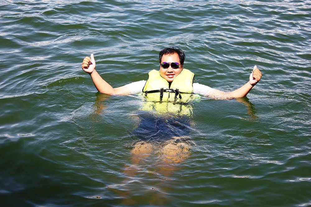 เล่นน้ำดีก่า :cheer: :spineyes: