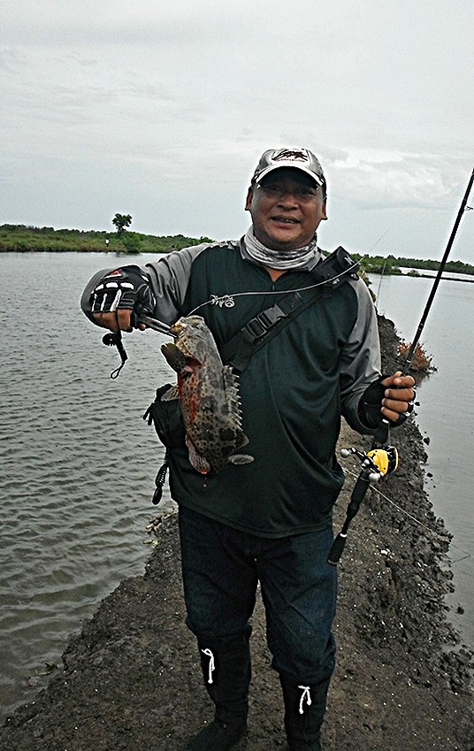 พี่นพได้มาจากกลางบ่อ  ตัวไม่ใหญ่ ลุ้นได้ครับเพราะมีหลายรางวัล :smile: