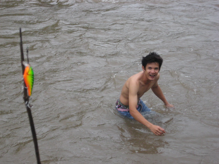    เป็ด โยโย่คับ   ก็เหยื่อที่ติดแต่ละตัวไม่ใช่ถูกๆก็เลยต้องลงเก็บหน่อย :grin: :grin: :grin: :grin: