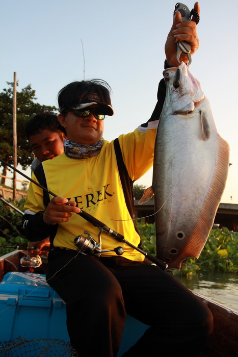 หล่อเลย  :cool: :cool: :cool: :cool:
